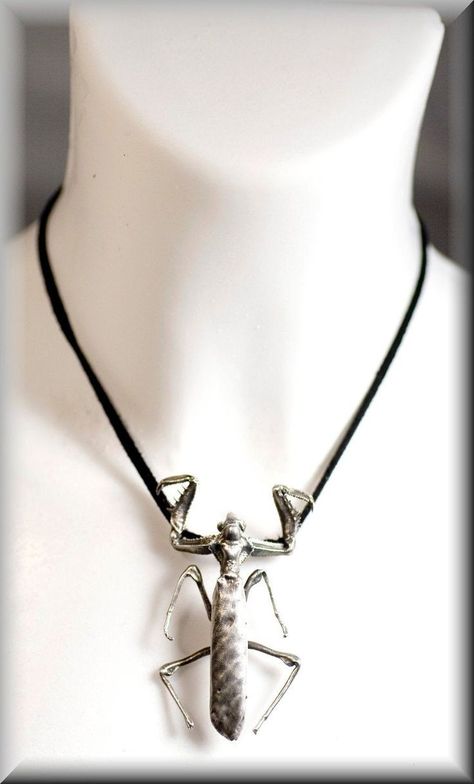 Insect Jewelry Design, Mantis Insect, Bug Jewelry, Insect Crafts, Indie Jewelry, Praying Mantis, Art Necklaces, Insect Jewelry, Body Jewelry Piercing