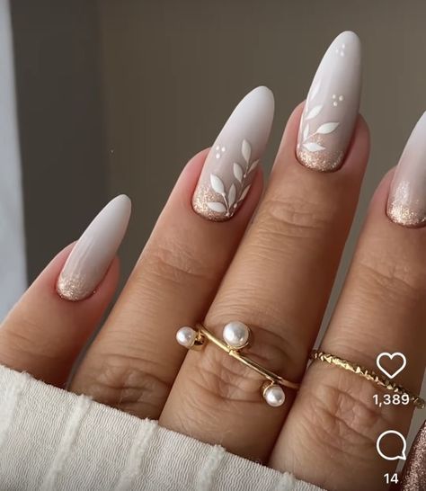 White Leaves Nails, Nails With Leaf Design, Leaf Nail Art Designs, Lace Wedding Nails, Nail Art Blanc, Bridal Nails Designs, Beige Nails, Vibrant Nails, Spring Nail Designs