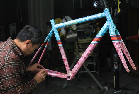 Bike Paint Ideas, Bike Paint Job, Bicycle Room, Bicycle Paint Job, Paint Bike, Diy Motorcycle, Motorcycle Paint Jobs, Urban Bicycle, Bicycle Painting