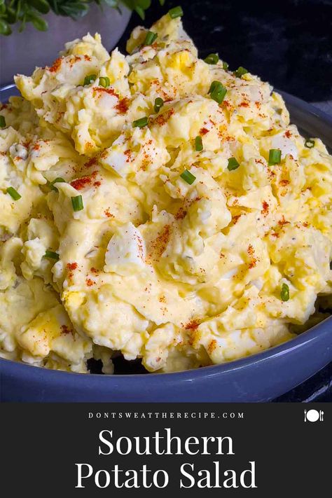 Southern potato salad in a bowl garnished with chives and paprika. Recipe For Potato Salad, Dill Relish, Grill Nation, Succotash Recipe, Sweet Pickle Relish, Southern Style Potato Salad, Potatoe Salad, Best Potato Salad Recipe, Southern Potato Salad