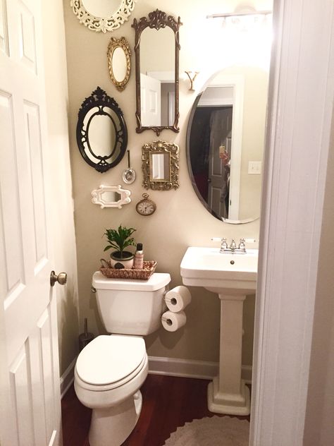 Small bathroom decor, powder room, farmhouse style, mirror collection Vintage Toilet Ideas, Vintage Style Bathroom Ideas, Over Toilet Decor Ideas, Vintage Restroom Decor Ideas, Above Toilet Storage Ideas, Powder Room Storage Ideas, Vintage Chic Bathroom, Over Toilet Decor, Vintage Bathroom Decor Ideas