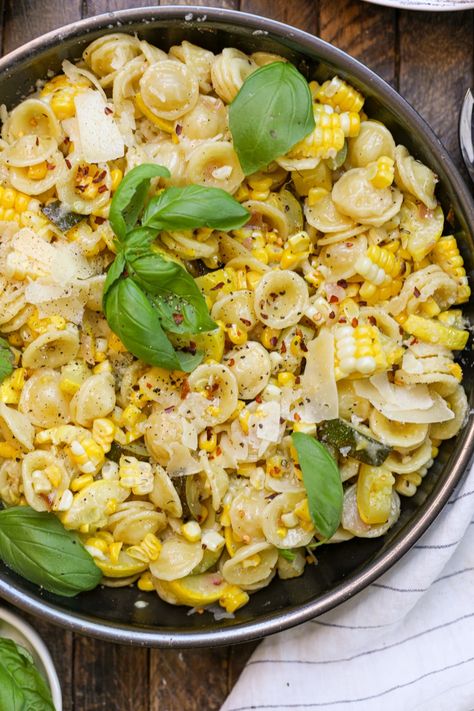 Summer Pasta with Zucchini, Squash and Corn - Healthyish Foods Summer Veggie Pasta Recipes, Summer Zucchini Pasta, Summer Corn Pasta Recipes, Corn And Zucchini Pasta, Summer Corn Pasta Salad, Corn Zucchini Pasta, Summer Squash And Corn Recipes, Corn And Pasta Recipe, Pasta And Corn Recipes