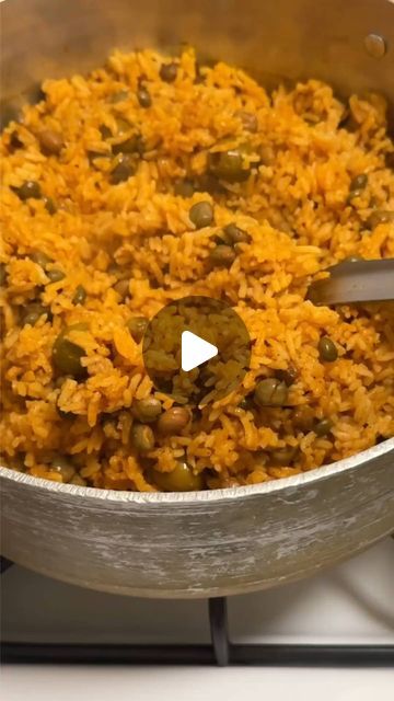 Gandules Guisados Dominicano, Arroz Con Gandules Puerto Rican, Rice And Gandules Puerto Rico, Arroz Con Gandules Rice Cooker, Pigeon Peas, Dominican Food, Rice And Peas, Puerto Rican Recipes, Latin Food