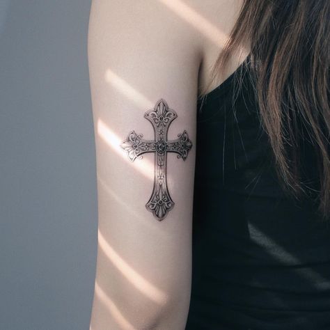 🖤🙏🏻🖤 #zipintattoo #tattoo #cross City Korea, Detailed Tattoos, Tattoo Cross, Sacred Tattoo, Lily Tattoo Design, Seoul City, Cross Tattoo Designs, Gothic Cross, Traditional Ink