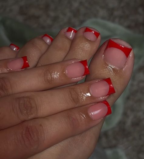 Red Short French Tip Nails Square, Red Tips Short Nails, Red And White French Tip Nails Short, French Tips Red Nails, Shorties Nails Red, Square Nail Designs Red, Red And White Short Nails, Short Red Acrylic Nails Square, Red French Tip Toe Nails