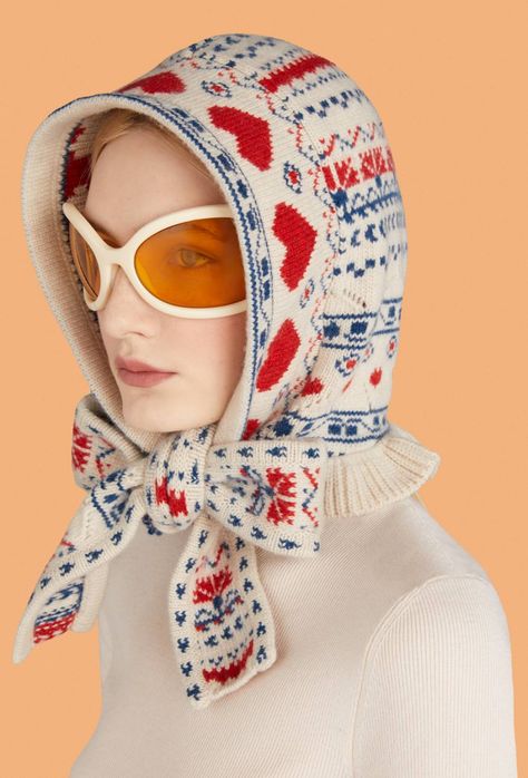 Hooded Scarf Pattern, Mod Girl, Embroidery Sweater, Gucci Vintage, Knitwear Fashion, Hat Knitting Patterns, Knitting Girls, Knitting Techniques, Knit Outfit