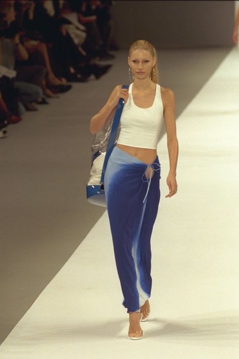 Kirsty Hume, Summer Runway, 90s Runway Fashion, Runway Outfits, Outfit 90s, Nice Style, Couture Runway, Mode Inspo, 2000s Fashion