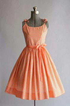 Making buttonholes by hand | By Gum, By Golly Vintage 1950s Dress, Fashion 1950s, Vintage 1950s Dresses, Retro Mode, Vestidos Vintage, 50s Dresses, 1950s Dress, Gingham Dress, 50s Fashion