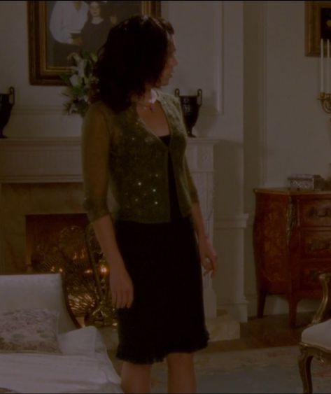 Lorelei Gilmore Outfits, Lorelai Gilmore Style, Gilmore Outfits, Gilmore Style, Gg Outfits, Lorelei Gilmore, Gilmore Girls Fashion, Thrift Board, Gilmore Girls Outfits