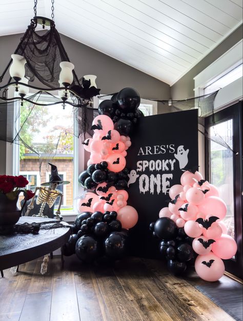 Birthday backdrop Spooky One Balloon Arch, Spooky One First Birthday Backdrop, Scary One First Birthday, Spooky One Decorations, Spooky Birthday Party Decorations, Spooky First Birthday, Spooky 1st Birthday, Boo Birthday Party, Spooky One First Birthday