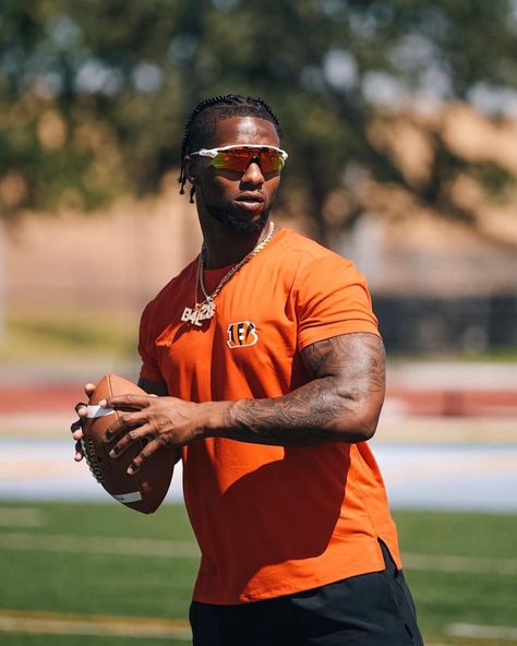 Joe Mixon (@joemainmixon) • Instagram photos and videos Joe Mixon, Football Uniform, Nfl Football Teams, Football Teams, A Football, Light Skin, Nfl Football, Football Team, Gentleman