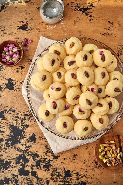 Ghraybeh Recipe, Middle Eastern Sweets, Crumb Recipe, German Cookies, Breakfast Sides, Brownies Cookies, Arabic Sweets, Arabic Food, Shortbread Cookies