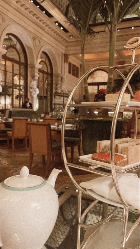 Afternoon tea at the plaza Palm Court Plaza, Palm Court Plaza Afternoon Tea, Plaza Core, High Tea Aesthetic, Tea At The Plaza, Nyc Breakfast, English High Tea, Outdoor Tea Parties, Aesthetic English