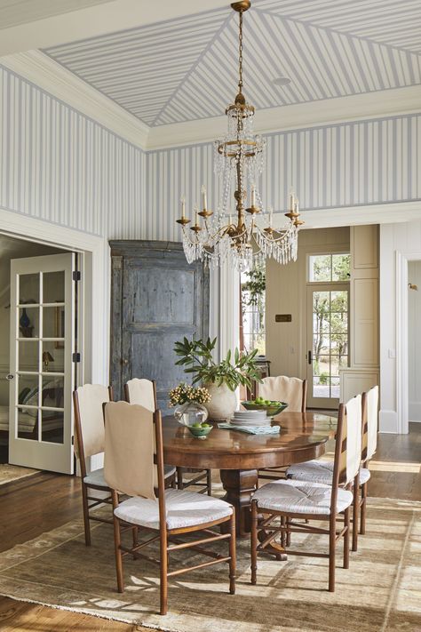 Southern Dining Room, Southern Interior, Southern Home Interior, Southern Cottage, Stylish Dining Room, Southern House, Farm Ideas, Southern Homes, Southern Home