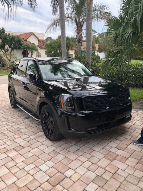 Black Kia Telluride With Black Rims, Kia Telluride Blacked Out, 2022 Kia Telluride Nightfall Edition, New Suv Aesthetic, Kia Telluride Aesthetic, Kia Telluride 2024, Black Kia Telluride, Telluride Car, Luxury Suvs For Women