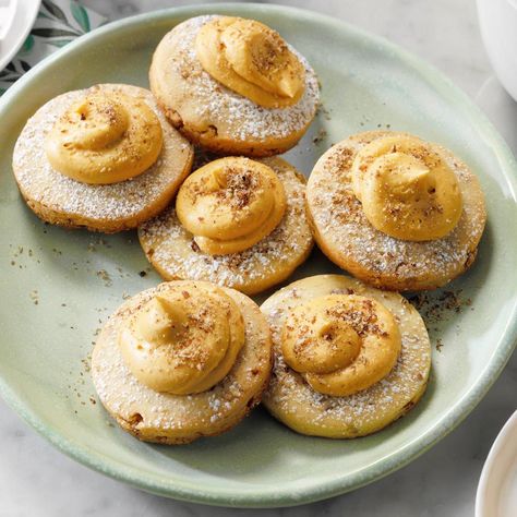 Mexican tea cookies are a holiday favorite in our family. I updated the recipe by frosting them with a buttercream made with dulce de leche. They are tender, crumbly cookies that everyone enjoys. —David Ross, Spokane Valley, Washington Mexican Tea, Mexican Christmas Food, Authentic Mexican Desserts, Flan Au Caramel, Easy Holiday Baking, Tea Cookie, Mexican Cookies, Cinnamon Desserts, Decor Business