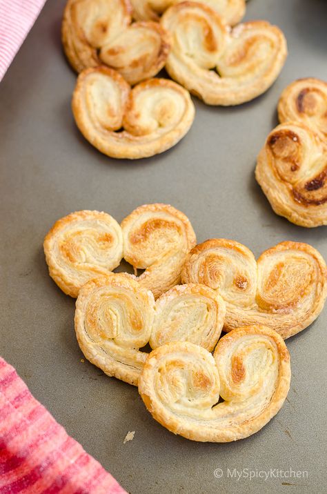 Palmiers ~ Little Hearts ~ Lunettes Recipes With Puff Pastry, Puff Pastry Dough, Baking Items, Frozen Puff Pastry, Puff Pastry Sheets, Last Words, Pastry Sheets, Puff Pastry Recipes, Healthy Sweets Recipes