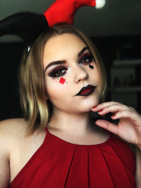 Playing Cards Makeup Look, Makeup Harley Quinn Red And Black, Harley Quinn Comic Makeup, Harley Quinn Jester Makeup, Red And Black Jester Makeup, Old Harley Quinn Makeup, Original Harley Quinn Makeup, Simple Harley Quinn Makeup, Harley Quinn Makeup Ideas Red Black