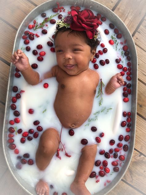 Spooky Milk Bath, Milk Bath Christmas, Bath Photoshoot Baby, Milk Bath Photoshoot, Baby Milk Bath, Bath Photoshoot, London Photoshoot, Mum Ideas, Toddler Photoshoot