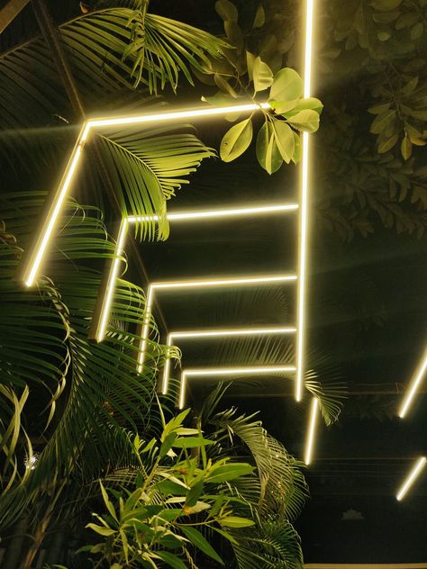 Jungle Decorations, Neon Jungle, Jungle Theme Parties, Jungle House, Nightclub Design, Booth Decor, Jungle Vibes, New Background Images, Neon Aesthetic