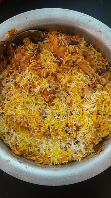 Gongura Chicken, Chicken Dum Biryani, Chicken Biryani Recipe, Dum Biryani, Yummy Chicken, Dp Stylish, Chicken Biryani, Bridal Mehendi, Bridal Mehendi Designs