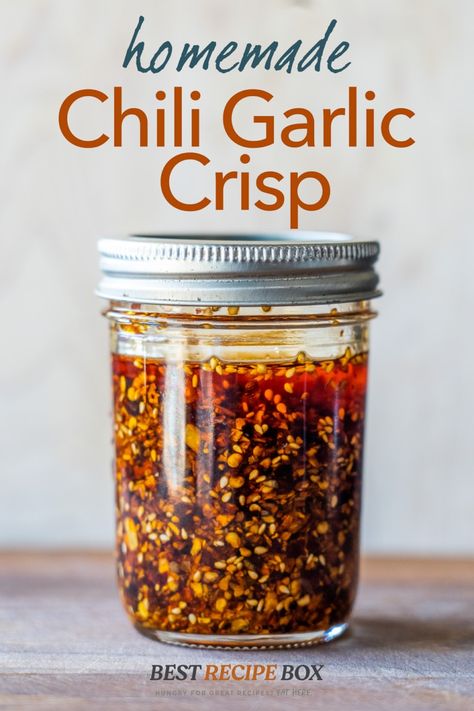 Chili Crisp Recipe, Easy Homemade Chili, Chili Crunch, Chili Oil Recipe, Chili Sauce Recipe, Chili Crisp, Crunch Recipe, Homemade Condiments, Marinade Sauce