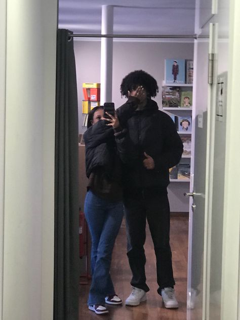 #couple #relatablemoods Tall Boyfriend Short Girlfriend Black, Small Height Difference Couple, Bf And Gf Height Difference, Cute Height Difference Couples, Tall Boyfriend Short Girlfriend Aesthetic, Short And Tall Couples, Cute Couple Picture Ideas, Same Height Couples, Height Difference Couple