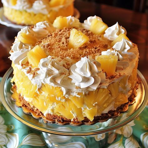 Hawaiian Pineapple Cake, Frozen Strawberry Lemonade Recipe, Hawaii Cake, Frozen Strawberry Lemonade, Pineapple Cake Recipe, Hawaiian Cake, French Toast Casserole Recipes, Fruitcake Recipes, Easy To Make Desserts