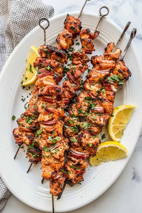 These delicious yogurt-marinated, grilled chicken skewers are a fabulous meal. The chicken is tender and juicy! Chicken Kabob Recipe, Ground Chicken Skewers, Kebabs Recipes, Turkish Chicken Recipes, Turkish Lunch, Chicken Skewers Grilled, Turkish Grilled Chicken Recipe, Chicken Shish Kabobs Marinade, Persian Chicken Kabob