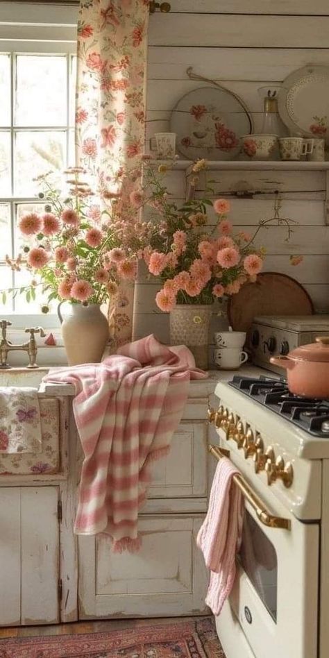 Cottage Core Kitchen, Cocina Shabby Chic, Shabby Chic Decorating, Decor Shabby Chic, Casa Vintage, Cottage Kitchens, Room Deco, Chic Kitchen, Shabby Chic Kitchen