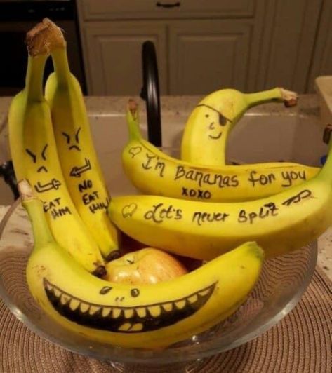 Banana Art, Diy Necklaces, Overripe Bananas, Easy Food Art, Lunch Date, Drive Thru, Fun Kids Food, Food Humor, Food Decoration