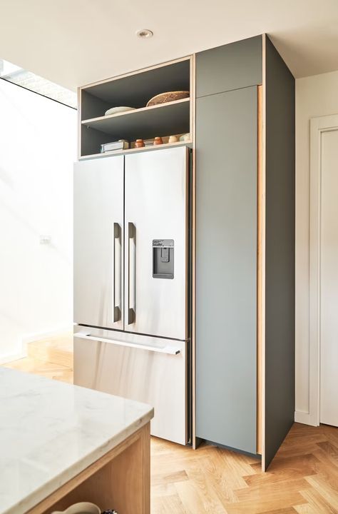 Fenix Verde Comodoro fronts are combined with our oak spacer panels and J-Profile handles to create this homely kitchen. Cleverly the fridge freezer is framed with a narrow IKEA unit along with an open Fenix Verde Comodoro top cabinet. Homely Kitchen, Ikea Units, American Fridge, American Style Fridge Freezer, Ikea Kitchen Cabinets, Fridge Freezer, Ikea Kitchen, Fridge Freezers, French Door Refrigerator