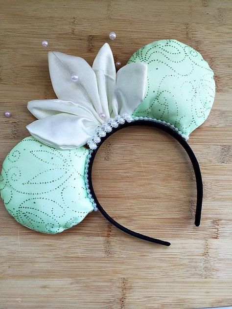 Tiana inspired Mickey ears Disney Minnie Ears, Mouse Ears Disney, Diy Disney Ears, Disney Ears Headband, Disneyland Ears, Diy Mickey Ears, Princesa Tiana, Disney Mouse Ears, Disney Headbands