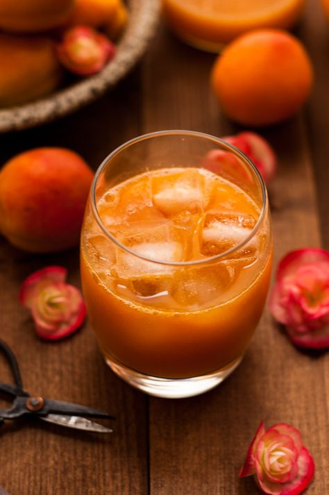 Homemade Apricot Nectar recipe. Easy to prepare drinking nectar, excellent as mixer in Bellinis or with ginger ale. Made with only 5 ingredients! Fabulous!!! | via annabanana.co Smoothie Recipies, Anna Banana, Ginger Ale, Protein Shakes, Apricot, Fruit Recipes, Coffee Time, Cider, Easy Meals