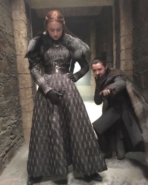 Game Of Thrones Cast, Funny Snaps, Fire And Blood, Game Of Thrones Funny, Gra O Tron, Instagram Snap, Game Of Thrones Fans, Sansa Stark, Arya Stark