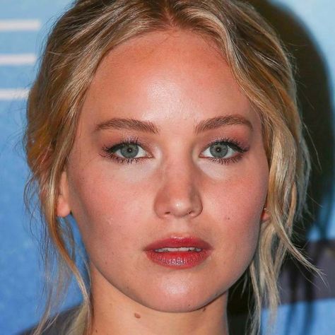 Jeniffer Lawrance, Jennifer Laurence, Nose Jobs, Jennifer Lawrence Pics, Katniss Everdeen, Female Celebrities, Brown Blonde Hair, Hooded Eyes, Jennifer Lawrence