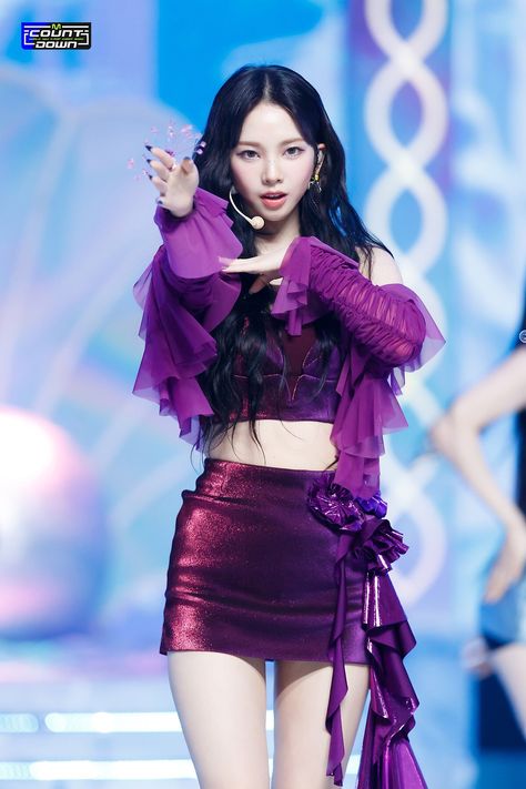 Karina Wallpaper, Better Things, Purple Outfits, Karina Aespa, Different Hairstyles, Kpop Outfits, Stage Outfits, Look Alike, Image Hd