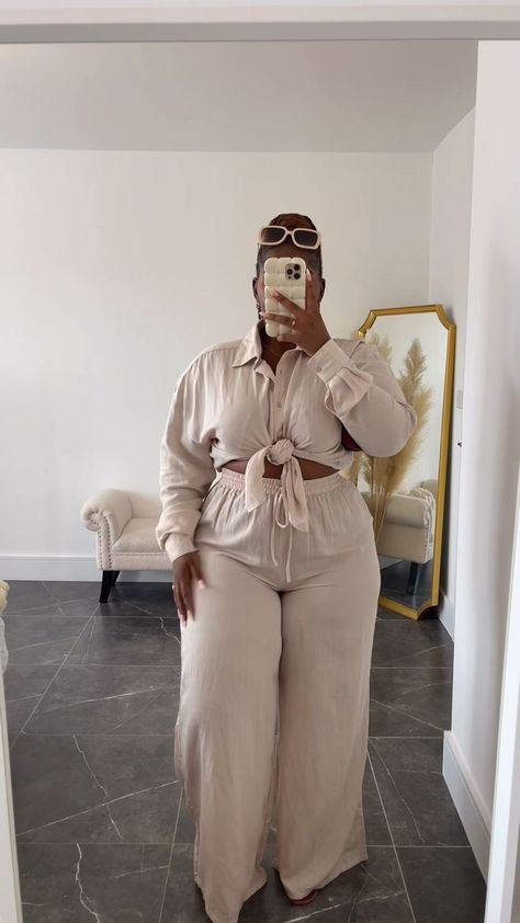 Brunch Outfit Black Women Plus Size, Neutral Color Outfits Plus Size, Modest Plus Size Fashion Summer, Plus Minimalist Fashion, Timeless Fashion Plus Size, Plus Size Sets Outfit, Plus Size Outfits Modest, Luxury Loungewear Aesthetic, Clean Girl Aesthetic Outfits Plus Size