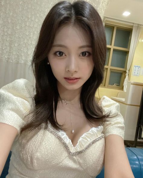 TZUYU IG UPDATE Tzuyu Body, Tzuyu And Sana, Chou Tzu Yu, Dara Kpop, Twice Tzuyu, Chaeyoung Twice, Chou Tzuyu, Minatozaki Sana, Tzuyu Twice