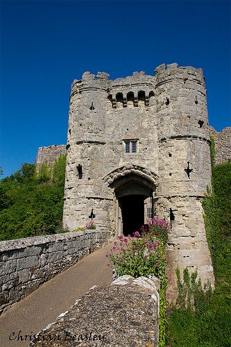 Carisbrooke Castle ~ Isle of Wight, England Carisbrooke Castle, Chateau Medieval, Castle Mansion, European Castles, Travel Oklahoma, Belgium Travel, Scotland Castles, English Heritage, Castle Ruins