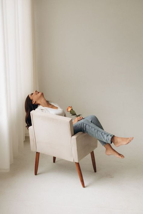 Sitting On Chair Poses, Home Photo Shoot Ideas, Fashion Photoshoot Inspiration, Denim Photography, Outdoor Photoshoot Inspiration, Studio Photography Backdrop, Feminine Photography, Cottage Chairs, Home Photo Shoots