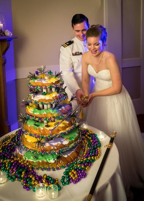 King Cake Grooms Cake, King Cake Wedding Cake, Mardi Gras Engagement Party, Mardi Grad, Art Gala, Madi Gras, King Cakes, Mardi Gras Wedding, Mardi Gras King Cake