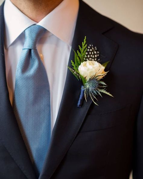 Bloom Flower Shop on Instagram: "Come fly with me, let's fly, let's fly away! 🐦 . . 📸 @sarahroshanphoto . . #weddingflorist  #coloradowedding #coloradoweddingflorist #bloomflowershop #feathers #boutonniere" Feather Boutineer, Duck Feather Boutonniere, Boutineer Wedding, Lavender Boutonniere, Homecoming Flowers, Feather Boutonniere, Boutonnieres Prom, Fly With Me, Magnolia Blossom