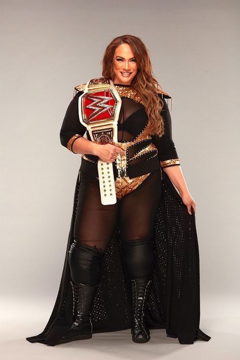 WWE Raw Women's Champion Nia Jax Nia Jax Wwe, Samoan Dynasty, Wwe Raw Women, Women Wrestlers, Wwe Women's Division, Nia Jax, Wwe Female, Professional Wrestlers, Real Woman