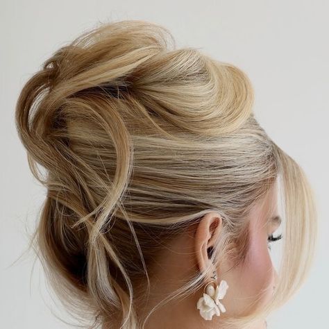 Bridesmaid Hair Inspo, High Updo, Classy Hairstyles, Wedding Hair Inspiration, Wedding 2024, Penteado Cabelo Curto, Hair Stylist Life, Makati, Wedding Hair And Makeup