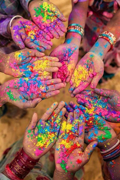 Creative Couples Photography, Holi Pictures, Favorite Aesthetic, Holi Poster, Holi Party, Festival Aesthetic, Holi Colors, Android Wallpaper Art, Holi Celebration