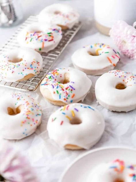 Icing For Donuts Recipe, Cake Donuts Baked, The Best Vanilla Cake, Cake Donut Recipe, Glazed Doughnuts Recipe, White Frosting Recipes, Best Vanilla Cake, Amish Friendship Bread Starter Recipes, Donut Icing