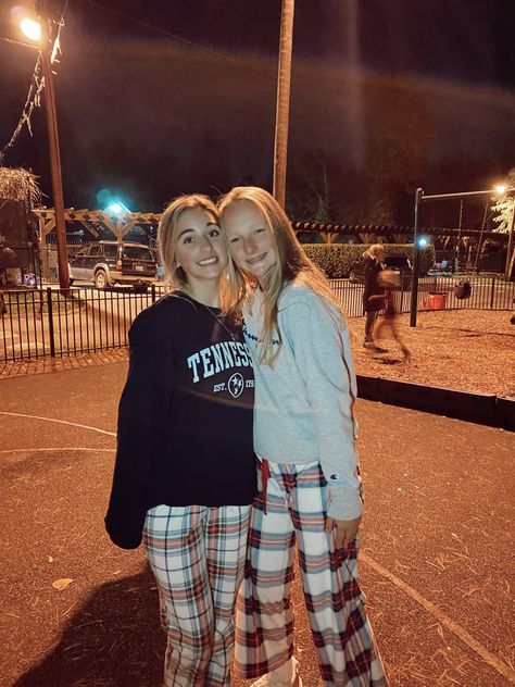 Flannel Spirit Day, Country Best Friends, Matching Pjs, Cute Sleepwear, Best Friends For Life, Cute Friend Photos, Cute Outfits For School, Bestie Goals, Christmas Pajamas