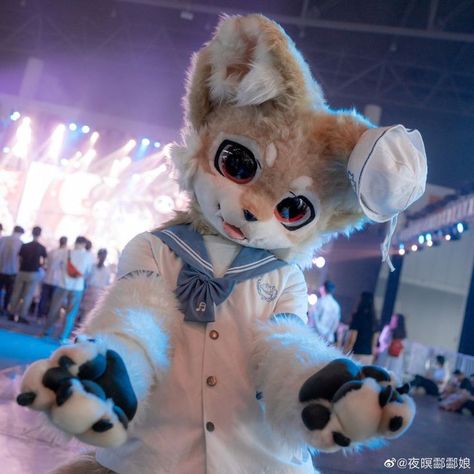 Kemono Fursuit, Cute Fursuits, Fursuit Ideas, Fur Suits, Cool Fursuits, Fursuit Head, Fur Suit, Cat Hug, Suit Ideas