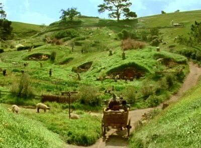 The Shire Hobbit House | Back soon to Hobbiton in the Shire, and to Middle Earth. . . to Frodo ... Lotr Minecraft, Minecraft Middle Earth, Shire Hobbit, Hobbit Holes, Hobbit Home, Grass Roof, Hobbit Houses, Hole In The Ground, Underground Homes